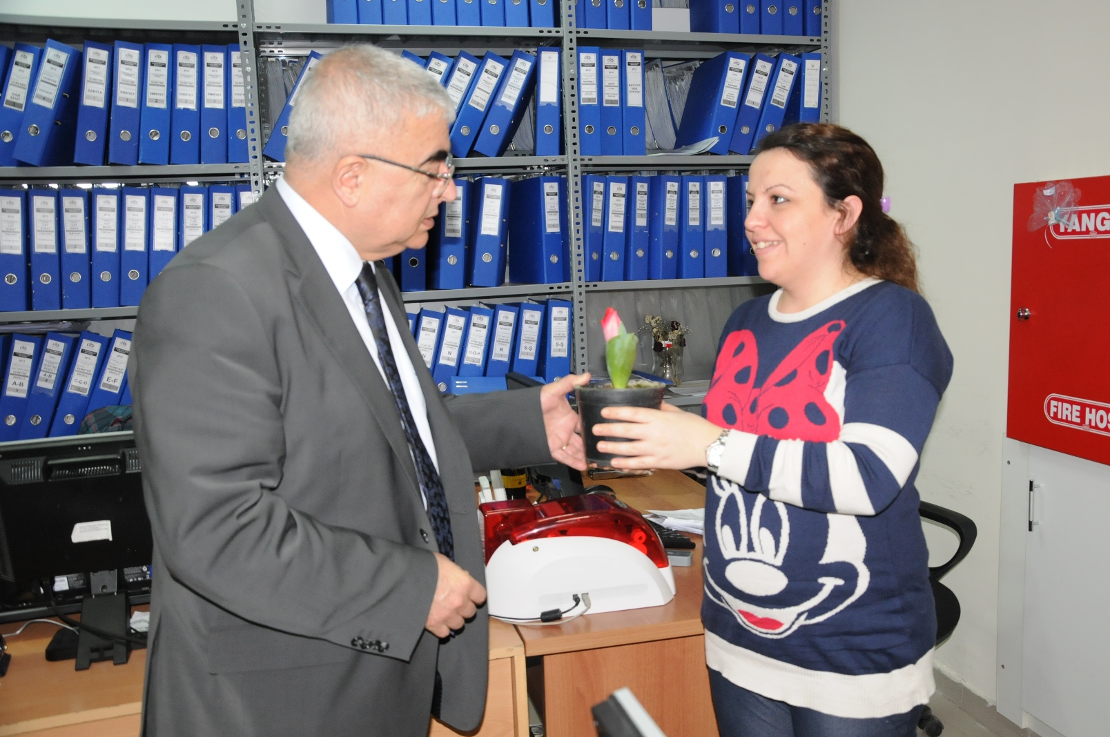 Bakan Baysan Kadnlar Gn Mnasebetiyle iek Datt