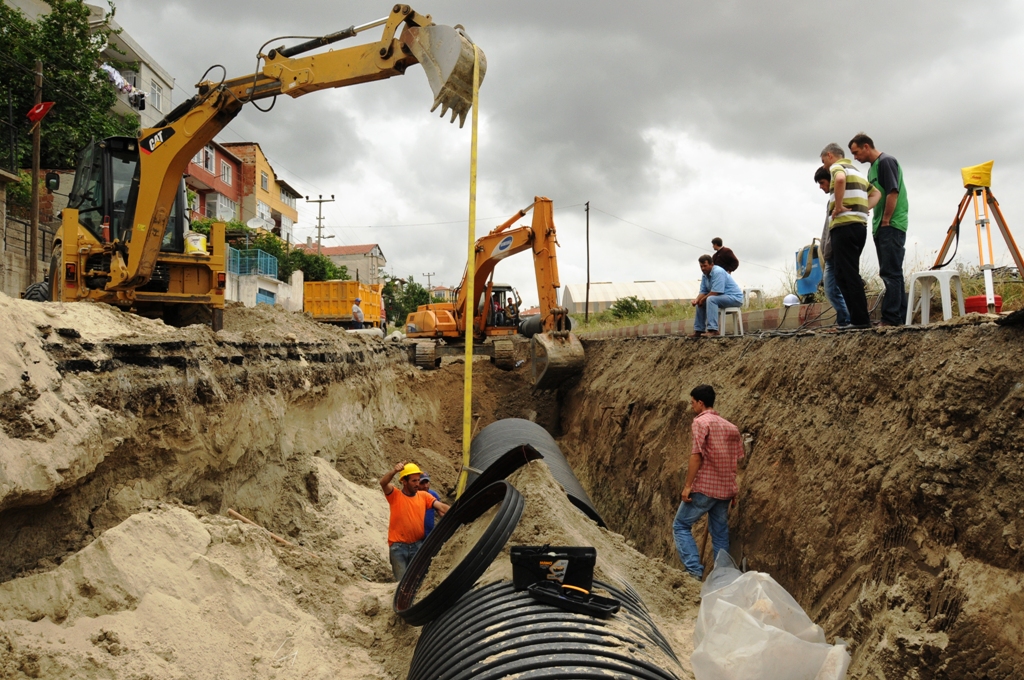 Yeni�iftlik Yolunda Altyap� �al��malar� Devam Ediyor