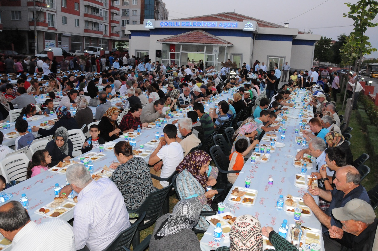 TESK� Genel M�d�r� Halim Orta A�evi�nde �ftar Yeme�i Verdi