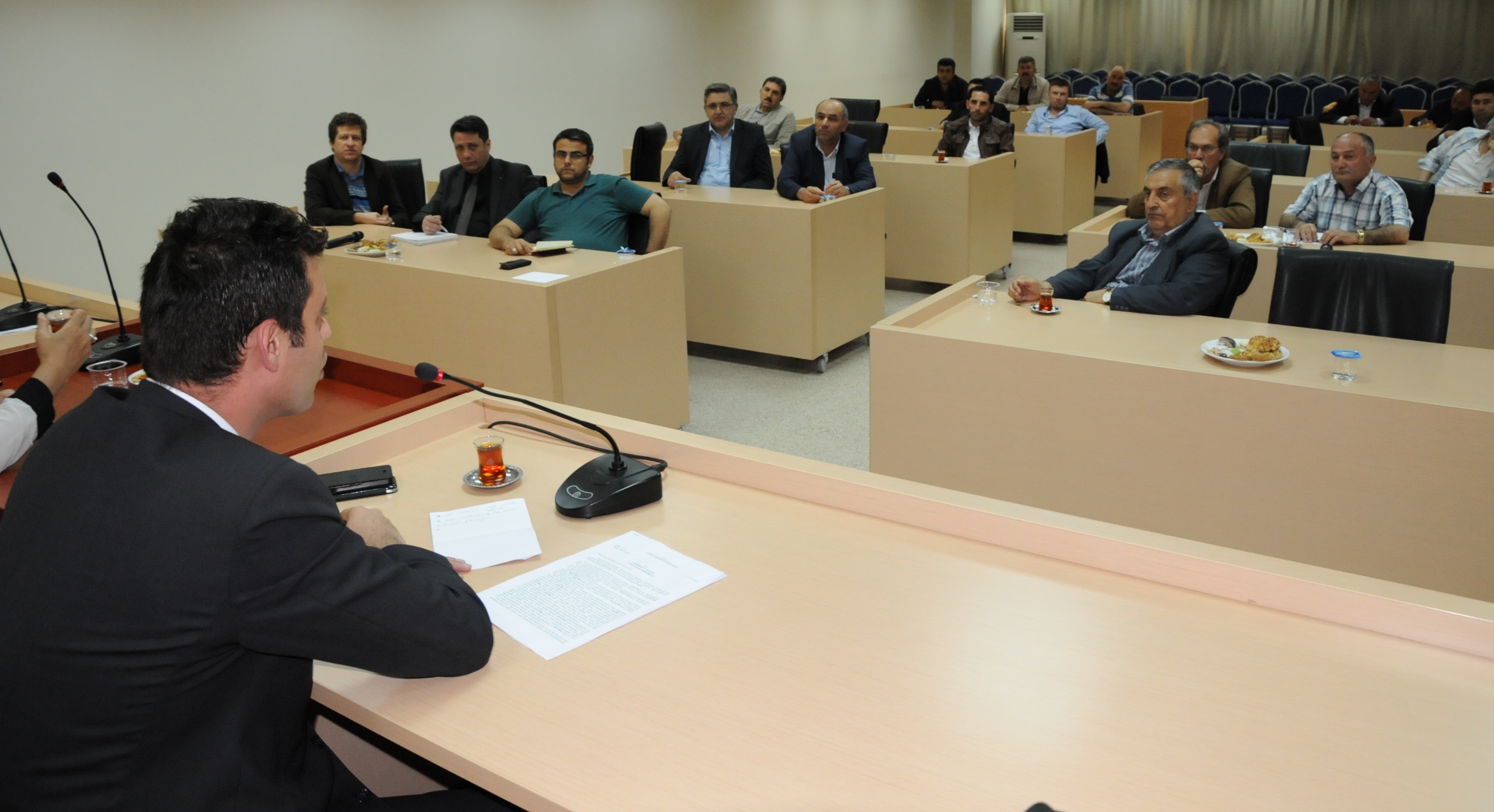 Ba�kan Yrd. Sar�kurt M�teahhitlerle Bulu�tu