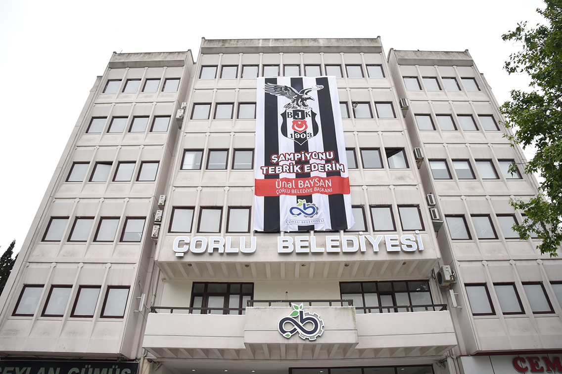 Ba�kan Baysan�dan Bayrakl� Kutlama