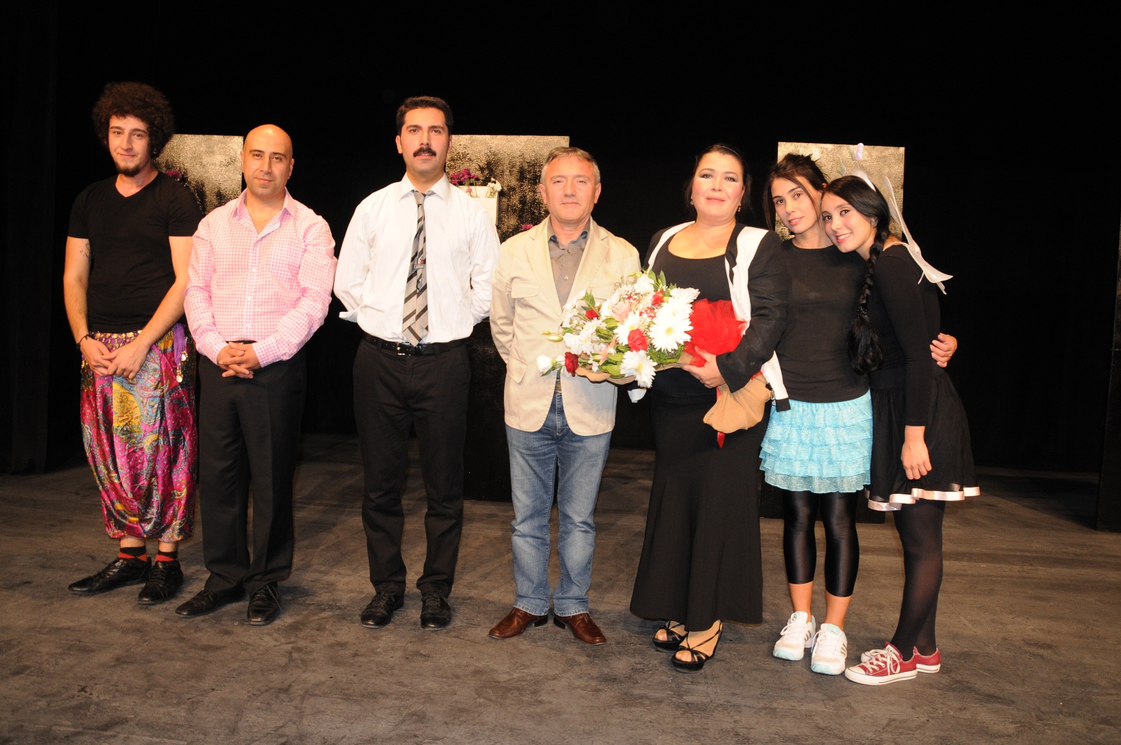 M..E. Sahnesi 2013-2014 Sezonuna Perdelerini At