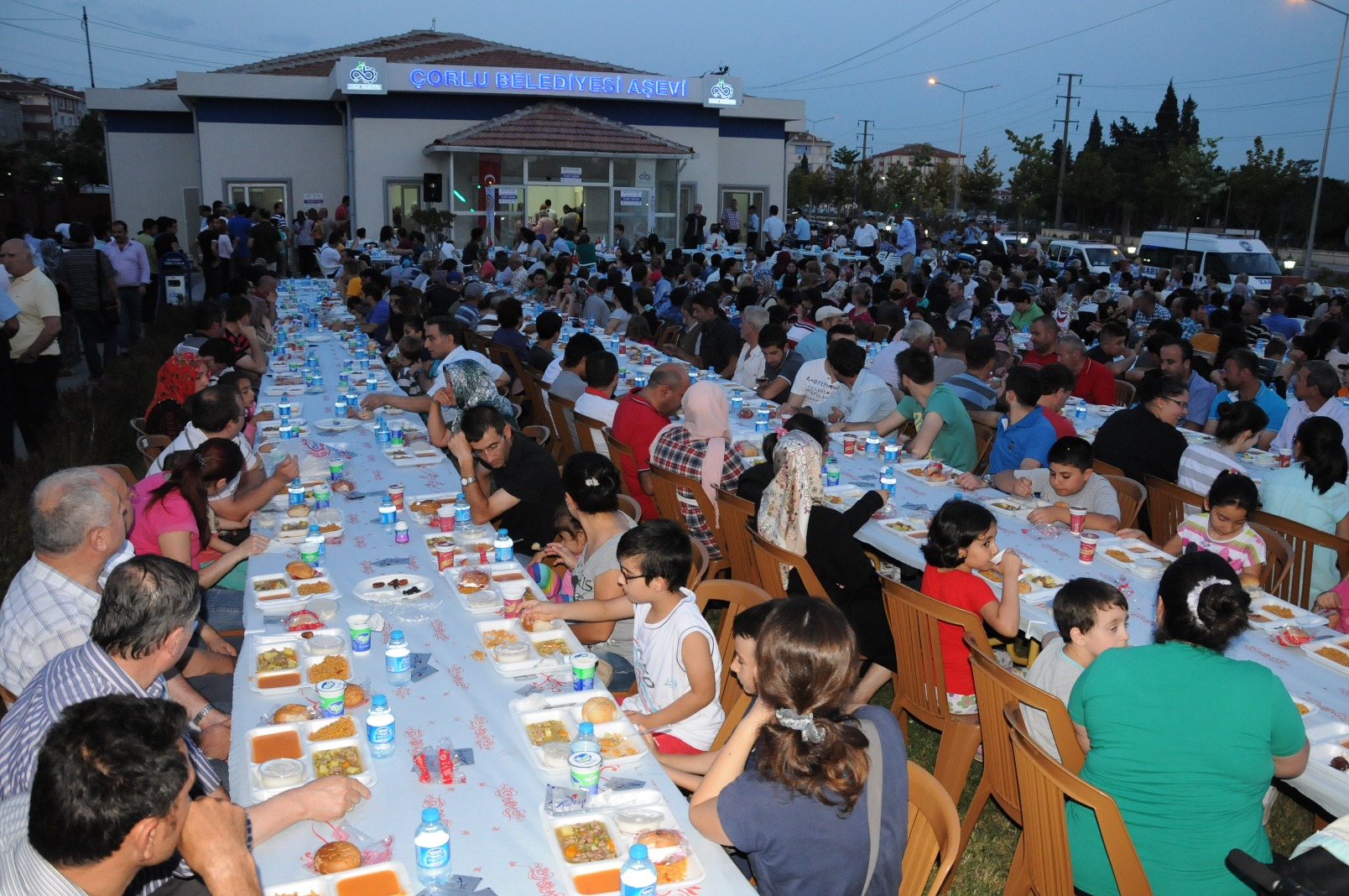 �brahim Ers�z ve �orlu Ticaret Borsas� A�evi�nde �ftar Verdi