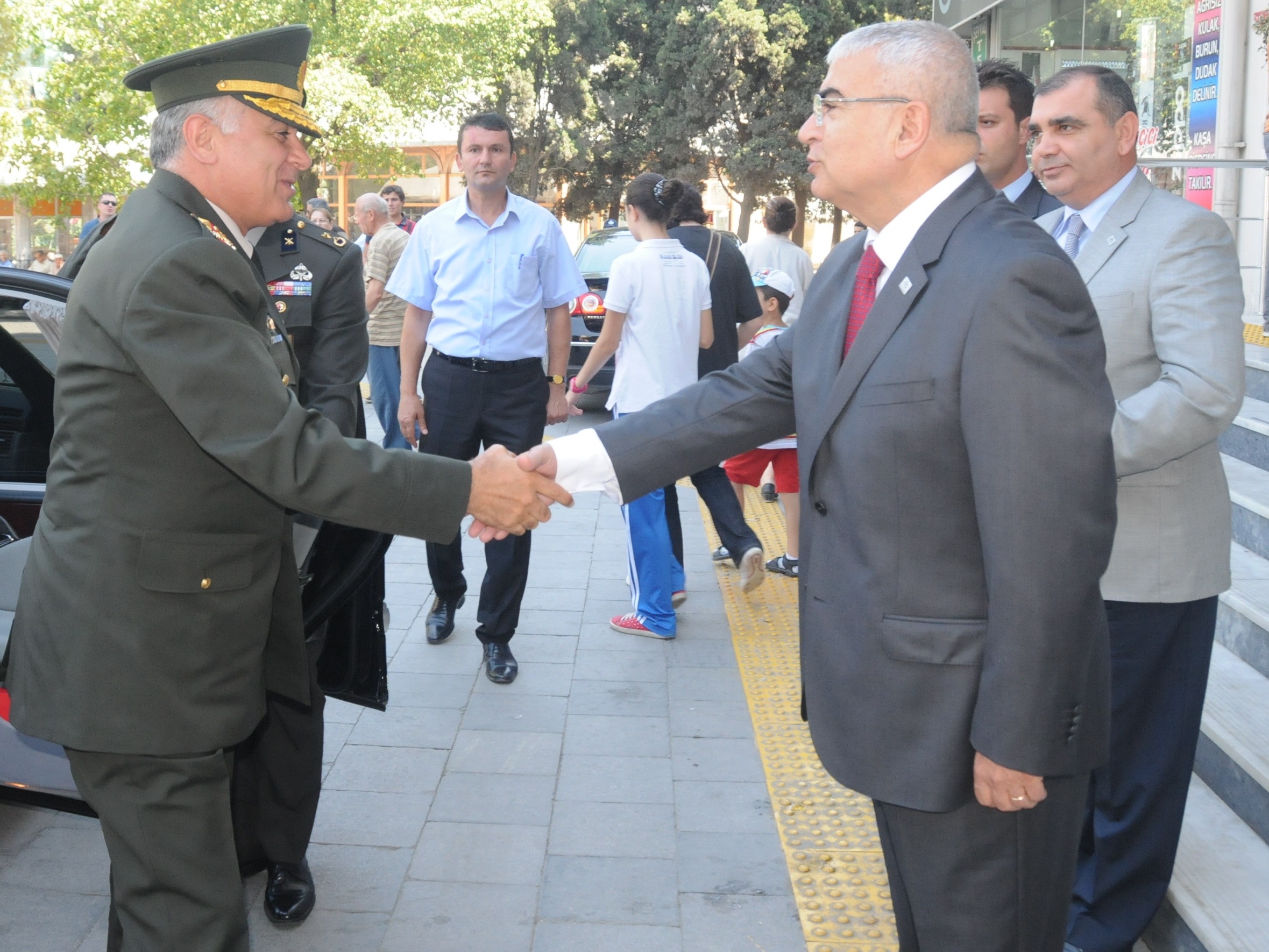 Korgeneral Bekirolundan Baysana Ziyaret