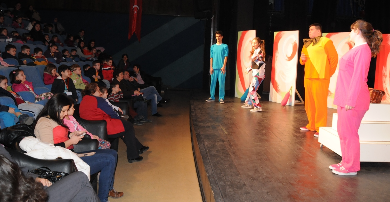 El Bebek Gl Bebek ocuk Oyunu Sahnelendi