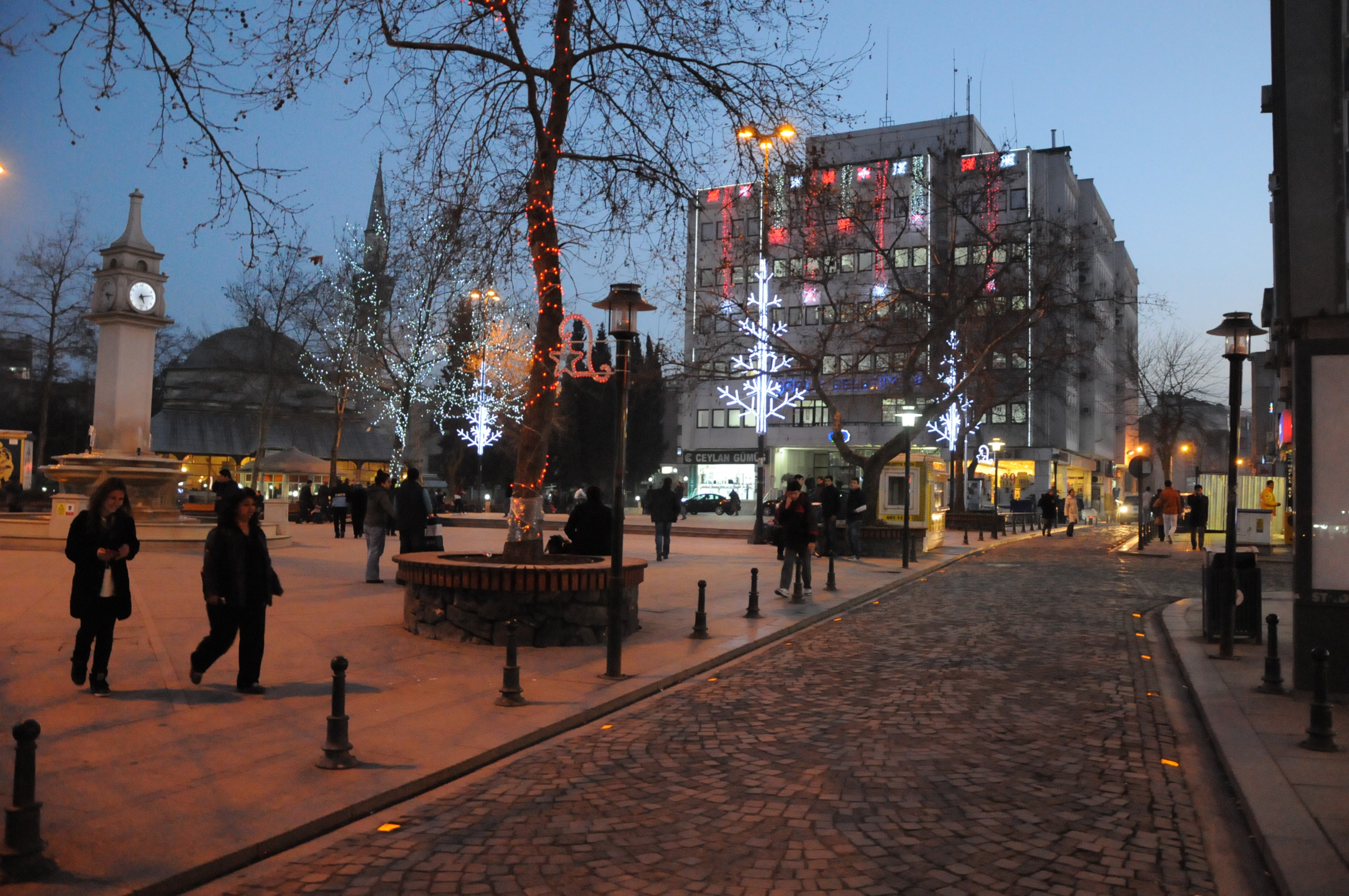 Kilit Ta Hizmeti Beeniyle Karland