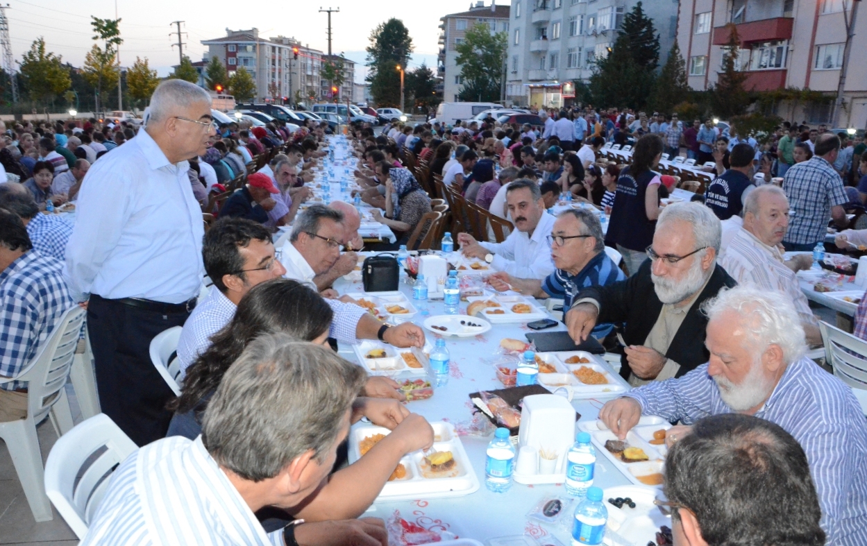 �orlu �ehir Kul�b� A�evi�nde �ftar Yeme�i Verdi