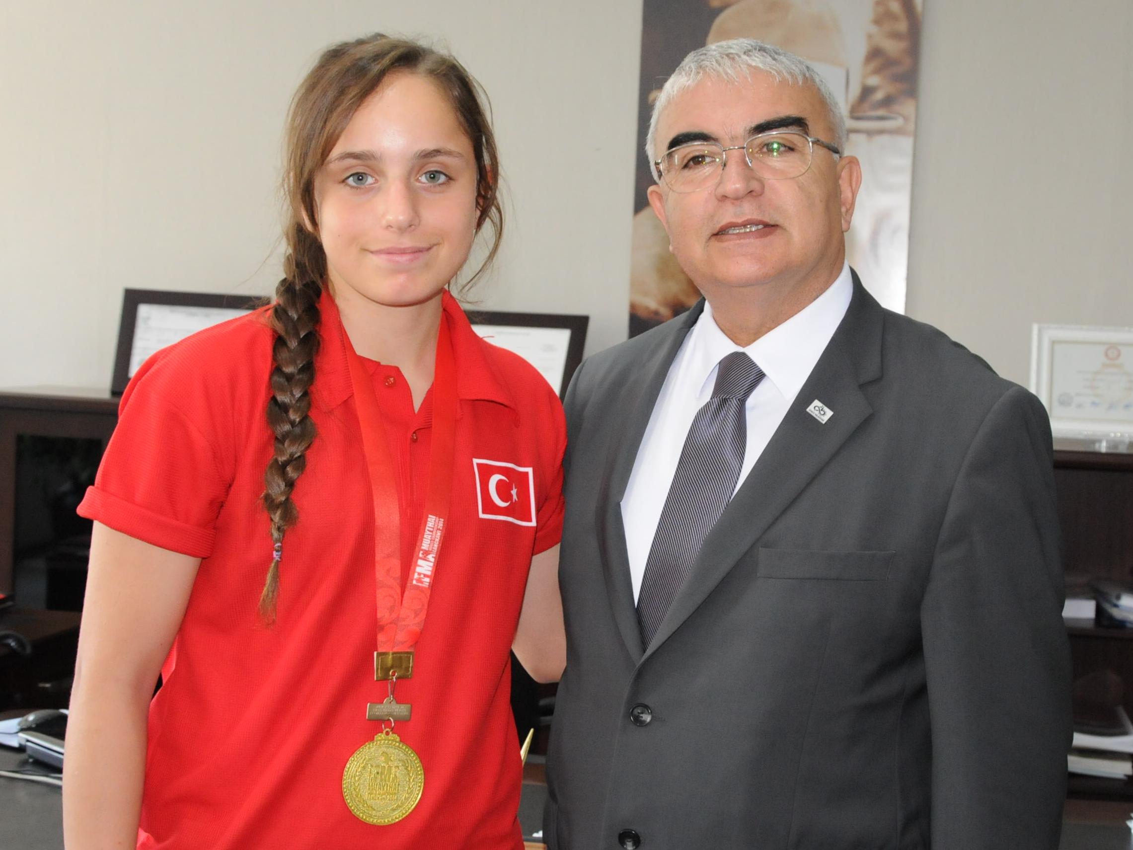 Dnya Muaythai ampiyonundan Baysana Ziyaret