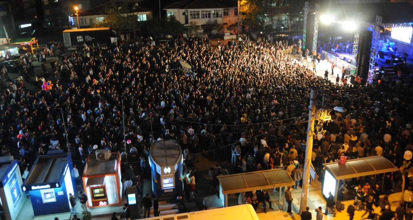 Genlik Konserinde Feridun Dzaa Sahne Ald