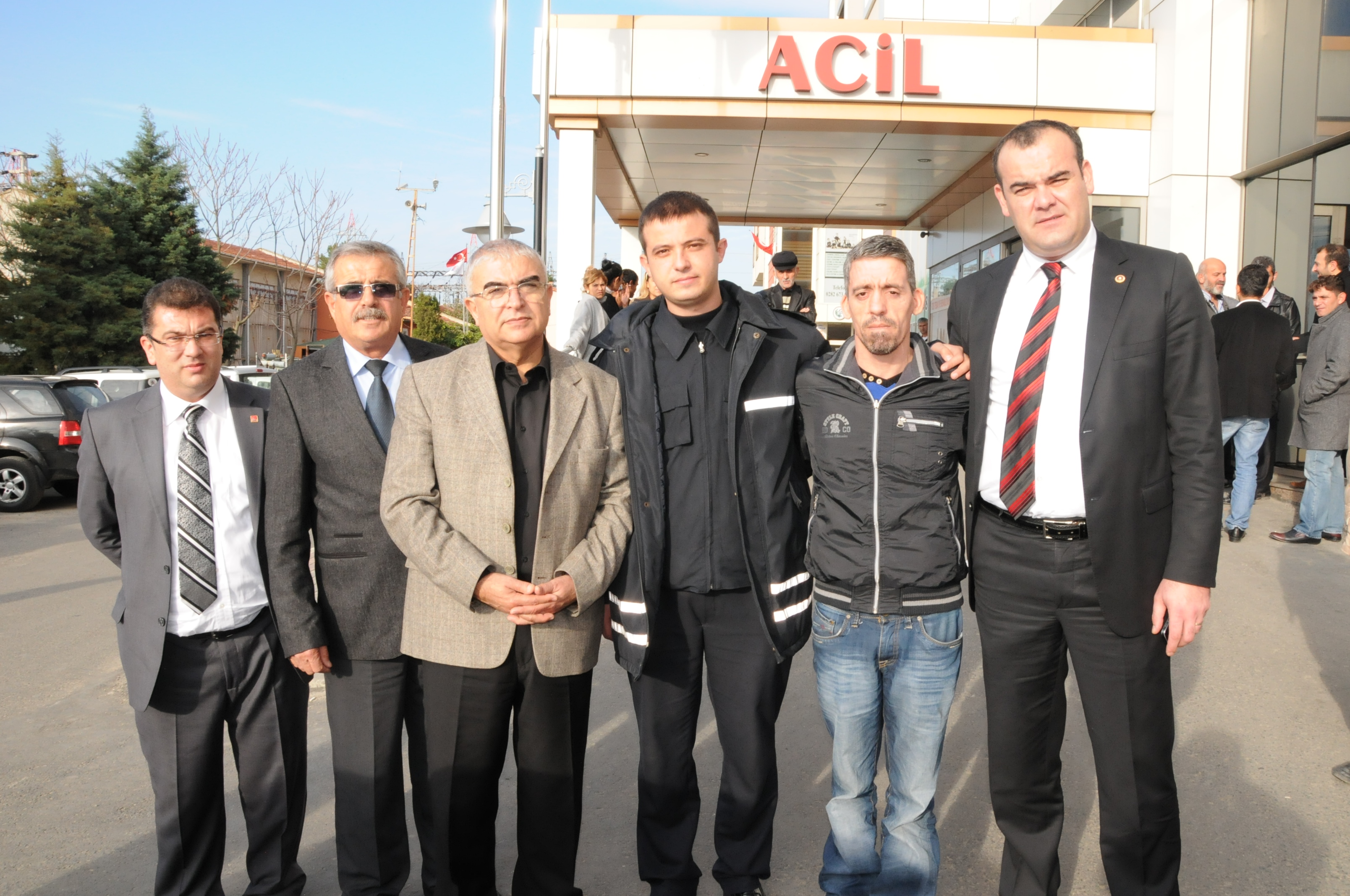 Bakan Baysan Yangndan Kurtarlan Kk ocuun Ailesini Hastanede Ziyaret Etti