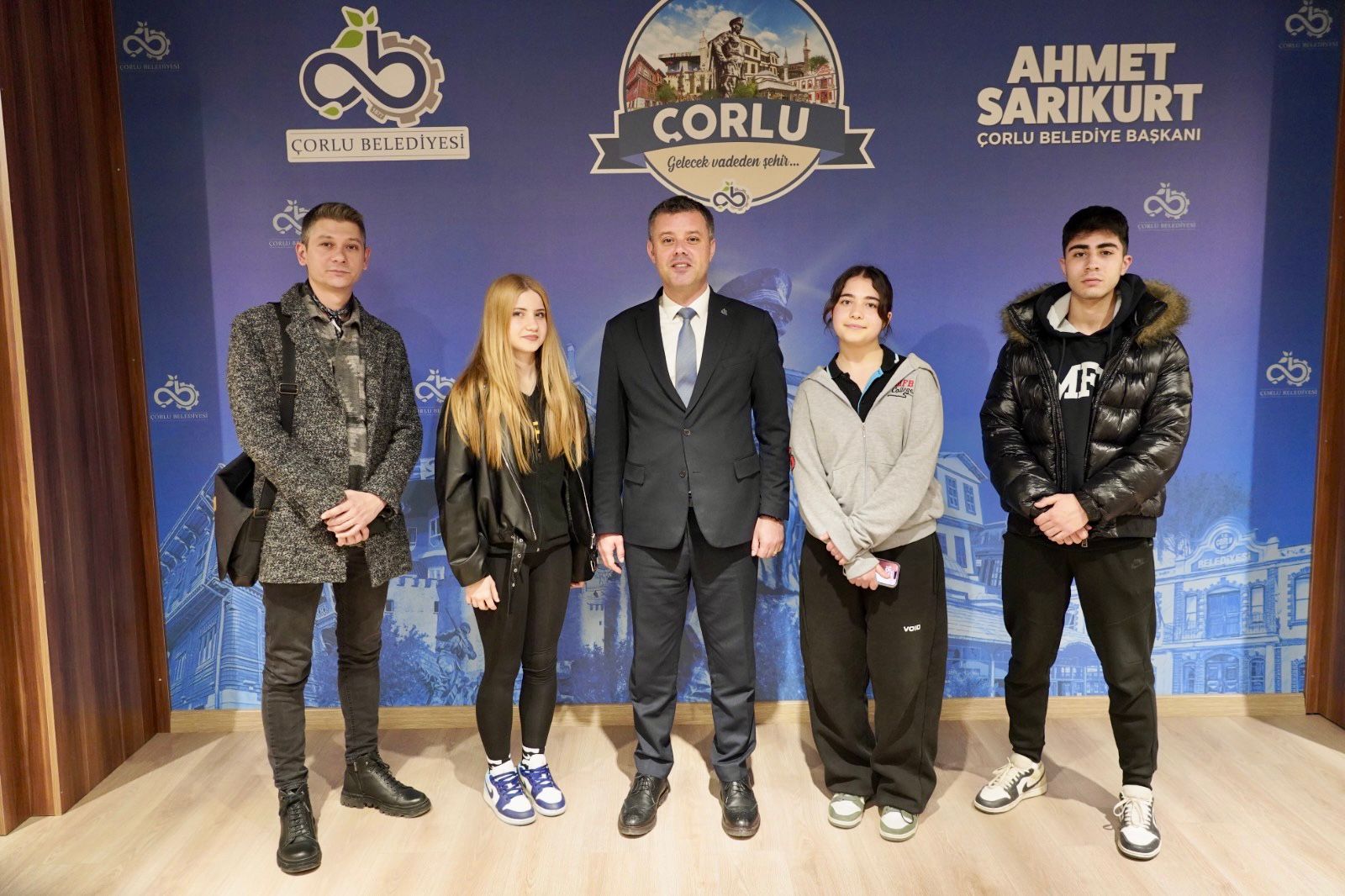 ��renciler Sordu Ba�kan Sar�kurt Cevaplad�