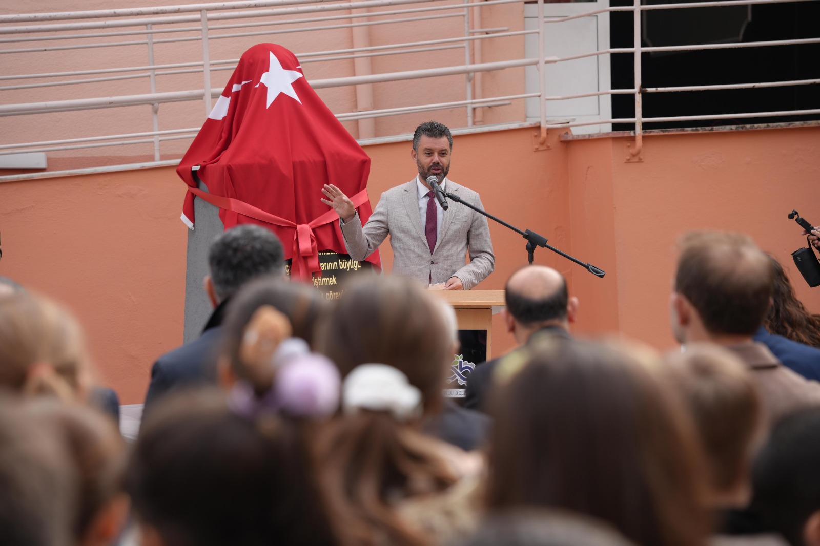 Atatrk lkokulu Atatrk Bstne Kavutu