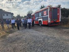 Bakan Sarkurt, nerler Mahallesindeki Yangn Yerinde nceledi