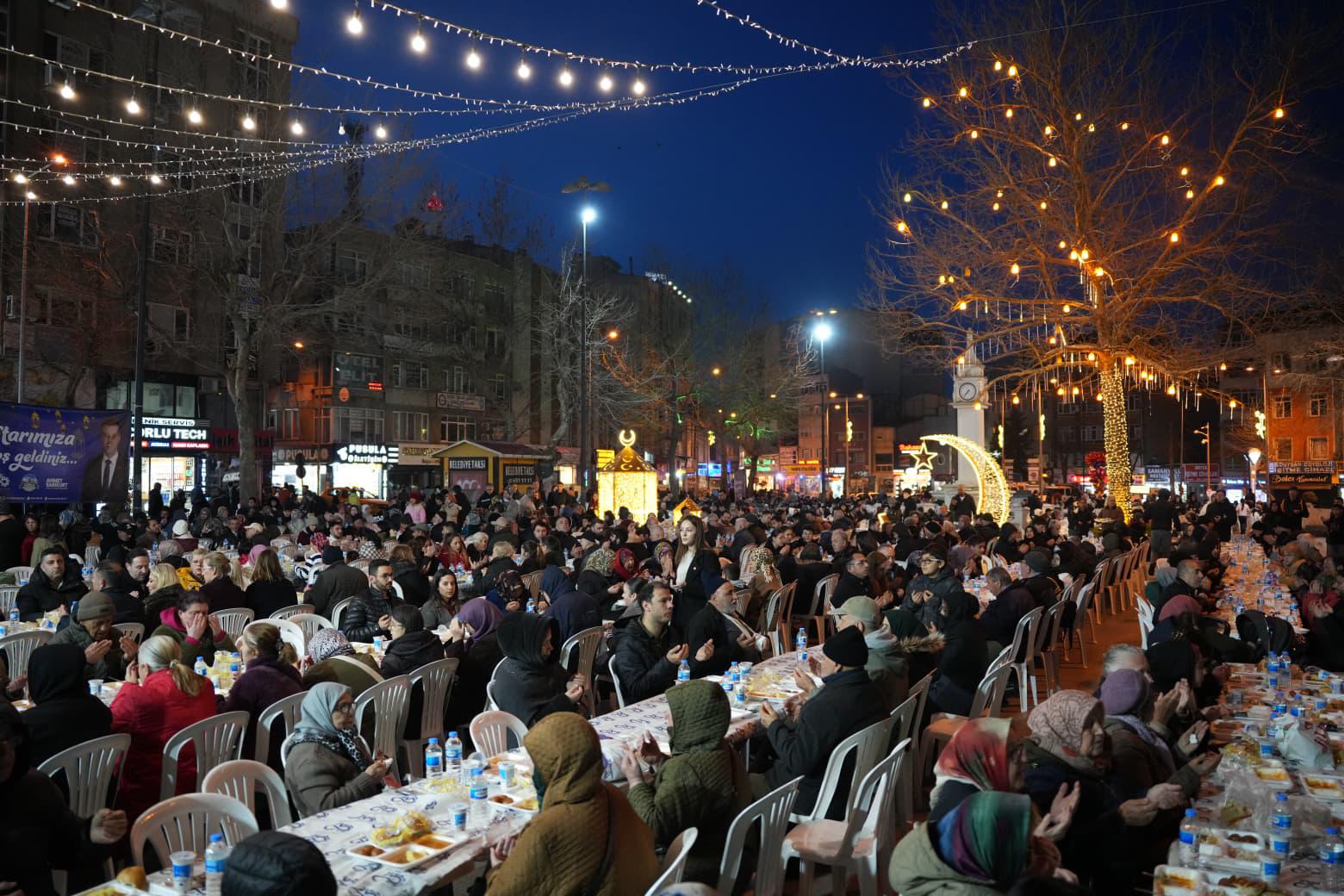 Binlerce �orlulu G�n�l Sofras�nda Bulu�tu