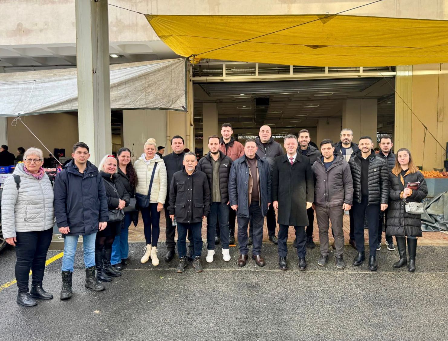 Ba�kan Sar�kurt`tan Atakent Pazar Yeri Esnaf�na Ziyaret