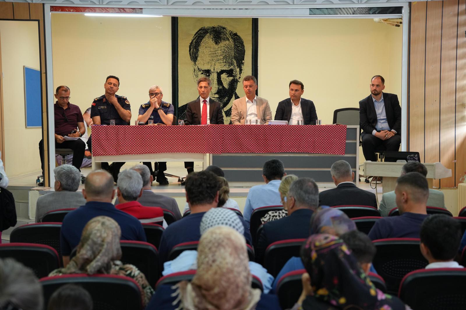 Ba�kan Sar�kurt, Silahtara�a Mahallesi Halk Toplant�s�na Kat�ld�