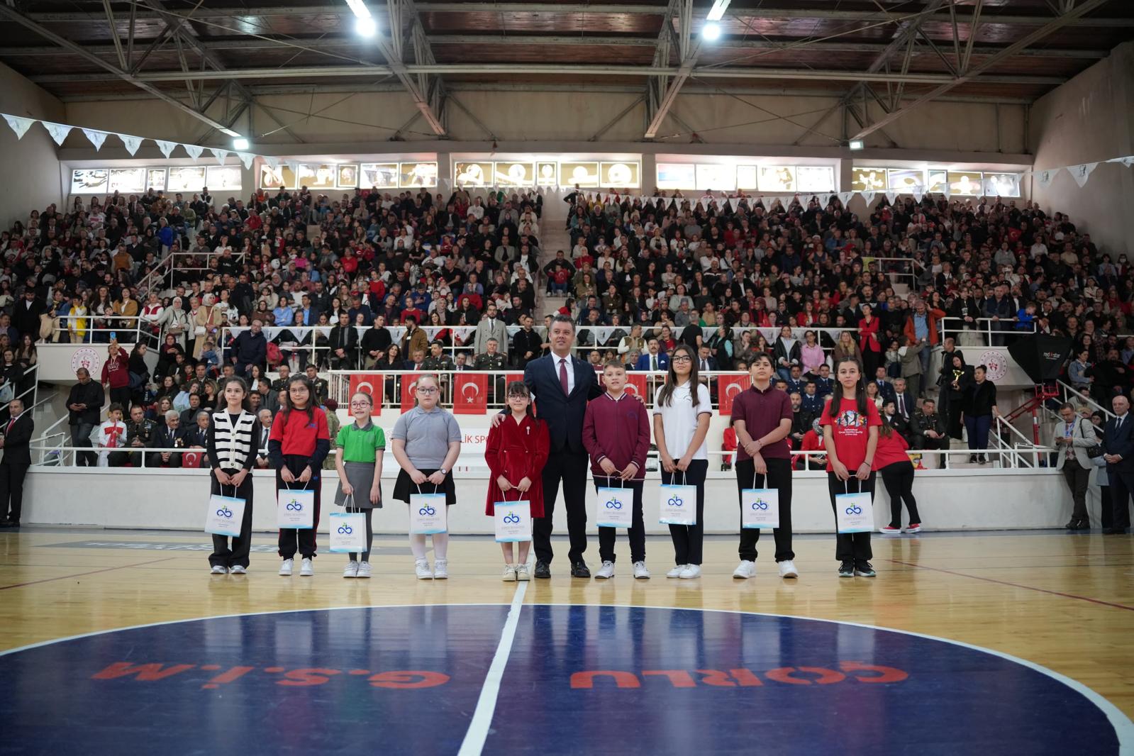 �orlu`da 23 Nisan Co�kusu