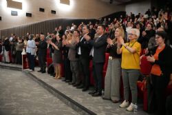 Sunay Ak�n "Memleket Kuma��" ile �orlu`yu B�y�ledi