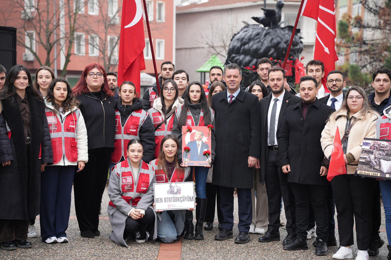 U�ur Mumcu, �orlu`da An�ld�