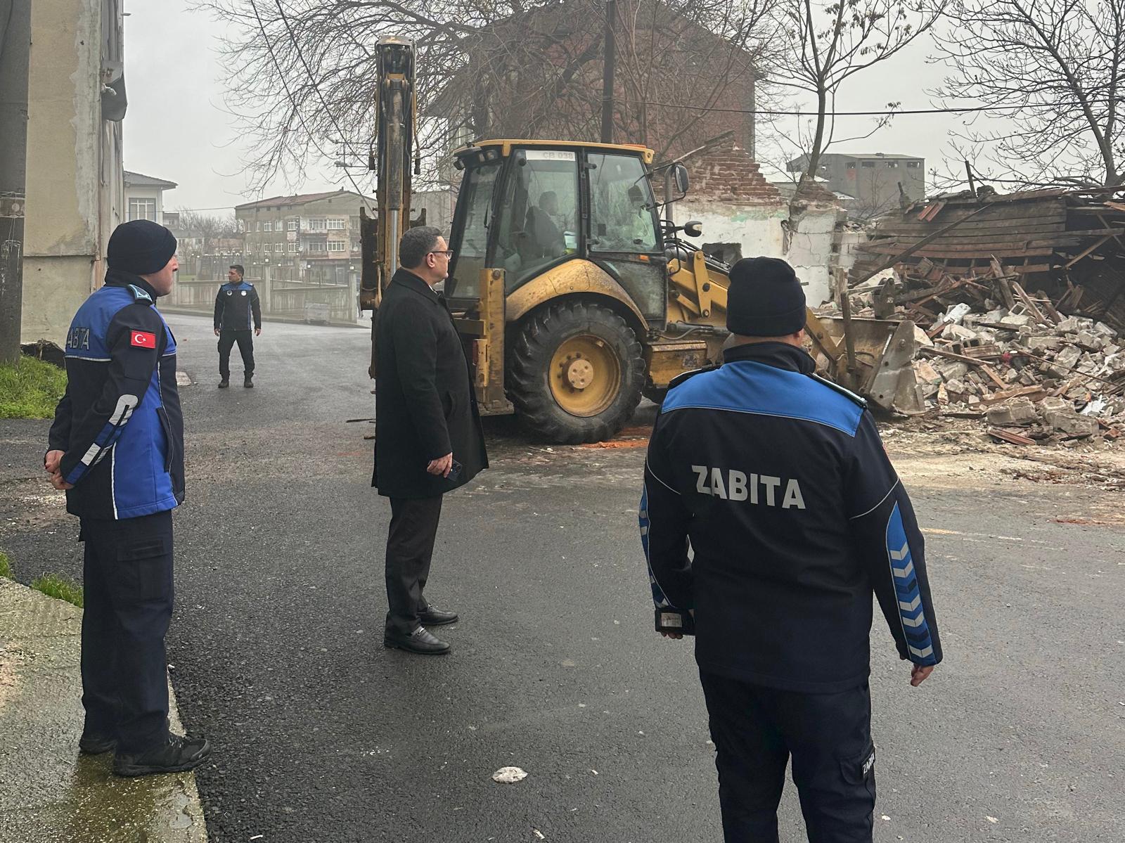 �orlu`da Metruk Yap�lar Y�k�l�yor