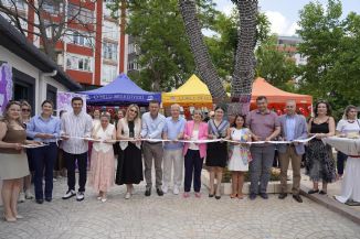Bakan Sarkurt`tan Meneke Kadn Eitim Merkezi Sergisine Tam Destek