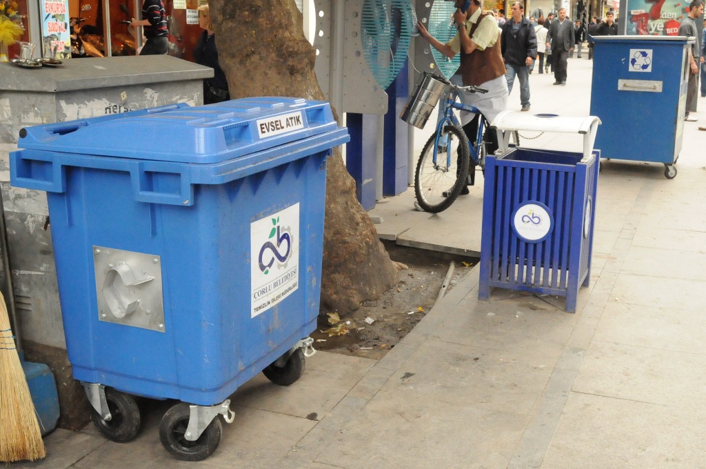 �orlu�ya Yeni Evsel At�k Konteyn�rlar�