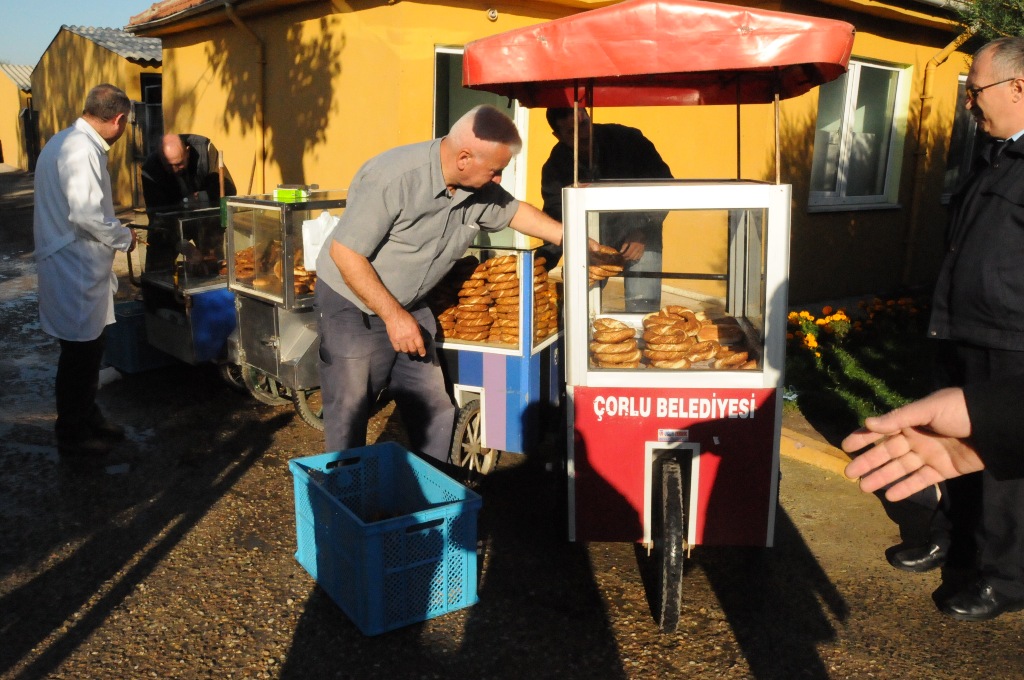 Zab�ta Seyyar Simit�ileri Takibe Ald�