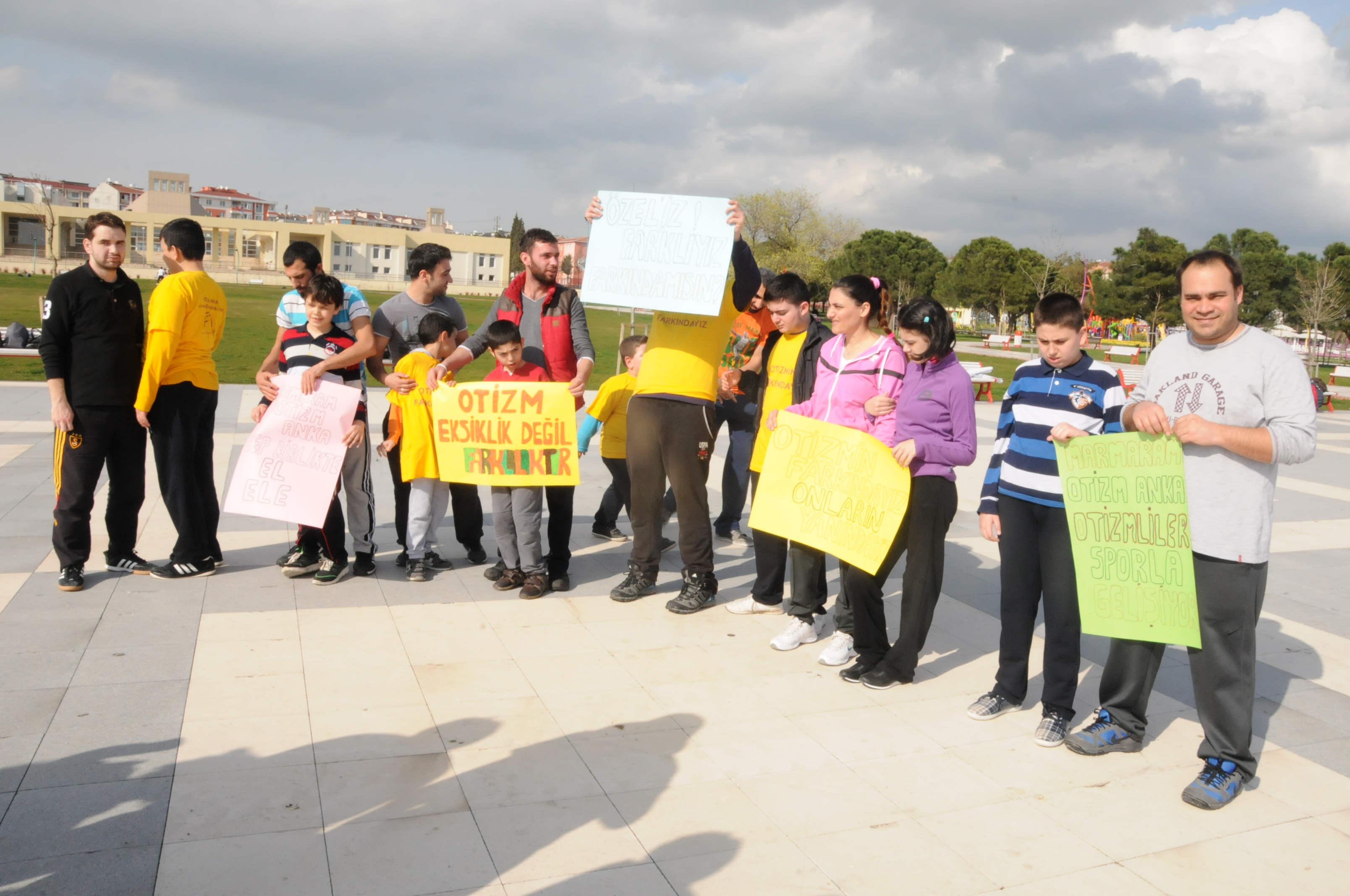 Otizm Farkndalk Gn Cumhuriyet Parknda Kutland