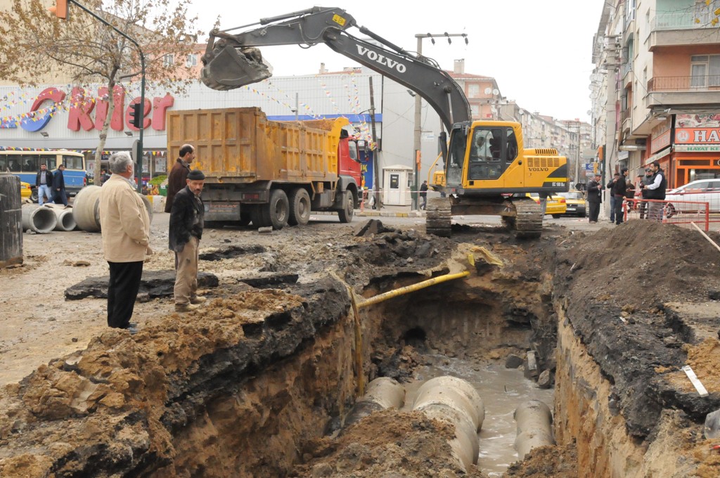 M. Kemal Caddesinin Altyapsnda Sona Gelindi