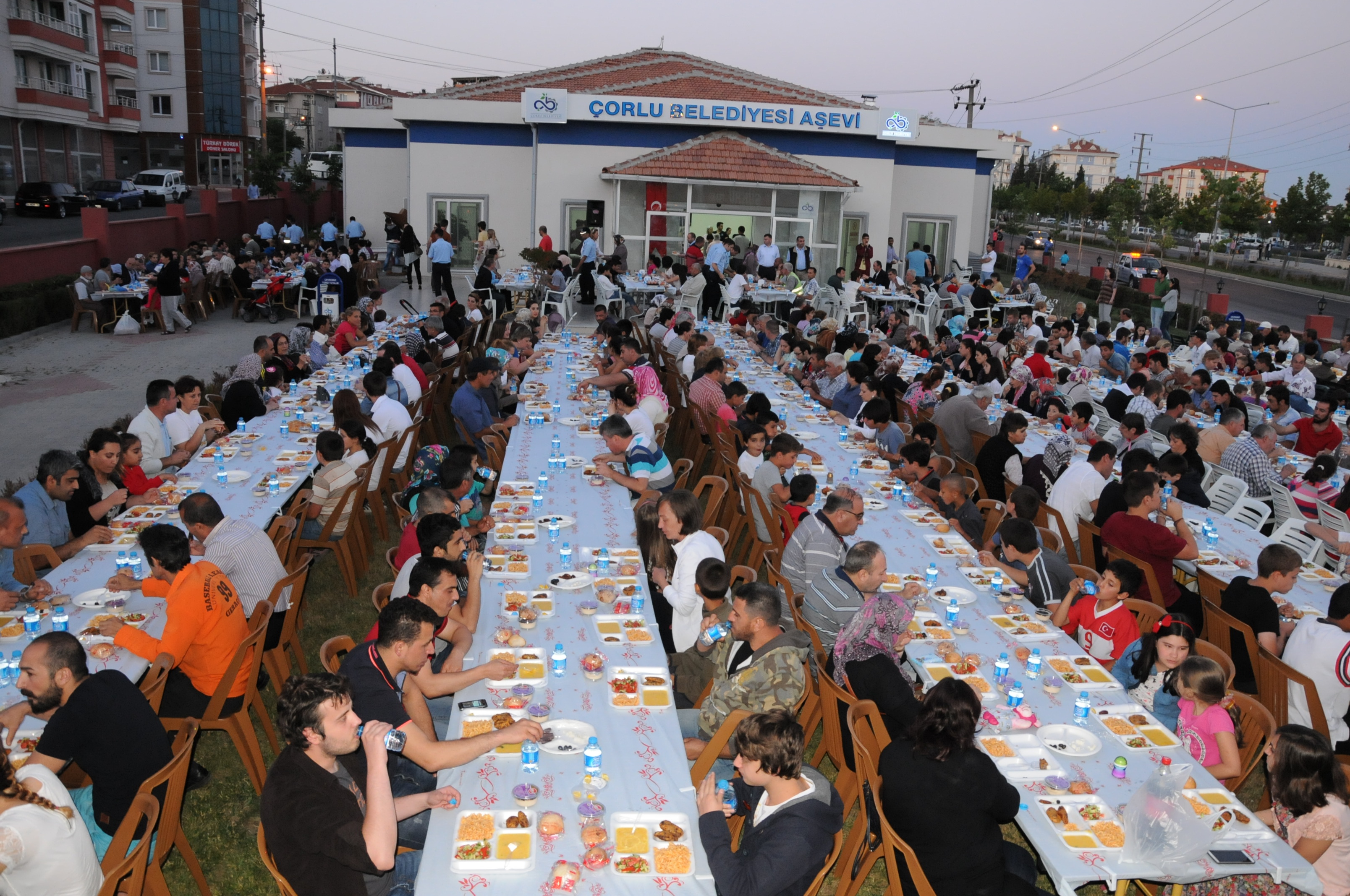 Belediyemizden El Ele G�n�l G�n�le �ftar Yemekleri