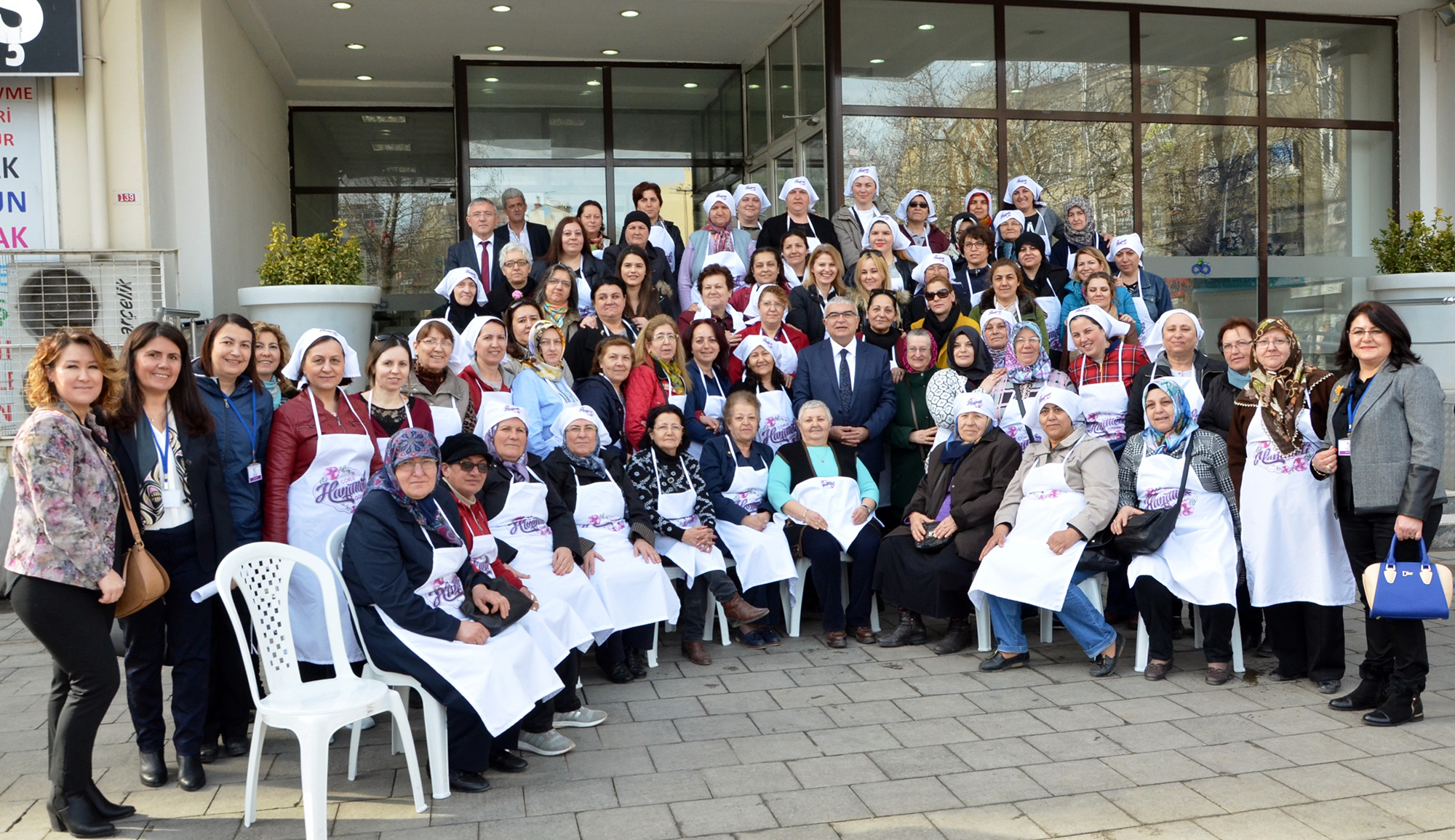 Kad�nlar G�n� Co�kuyla Kutland�