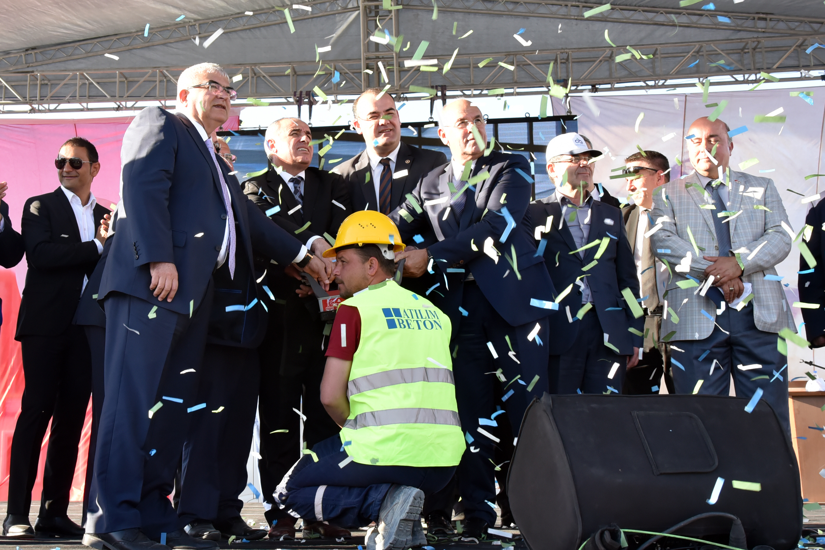 Modern Tesise G�rkemli Temel Atma T�reni