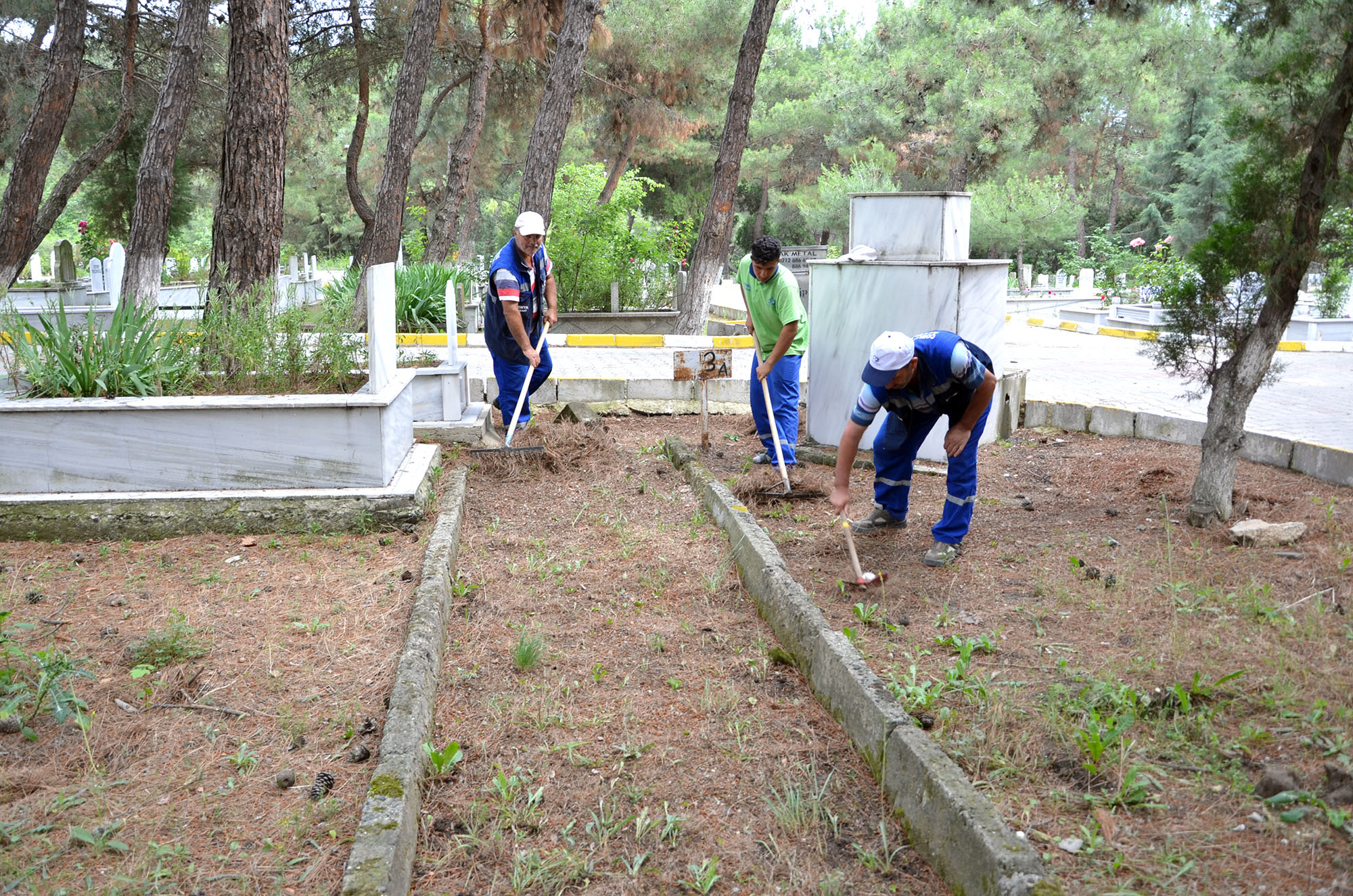 Mezarlklar Bayrama Hazrland