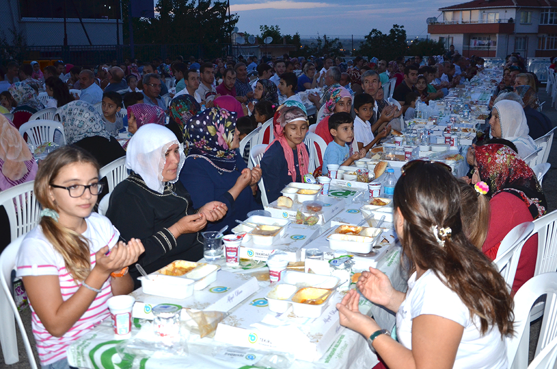 �ftar Yeme�i B�y�k�ehir Belediyesi Taraf�ndan Verildi