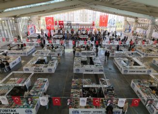 �orlu Kitap Fuar� Kap�lar�n� Kitapseverlere A�t�
