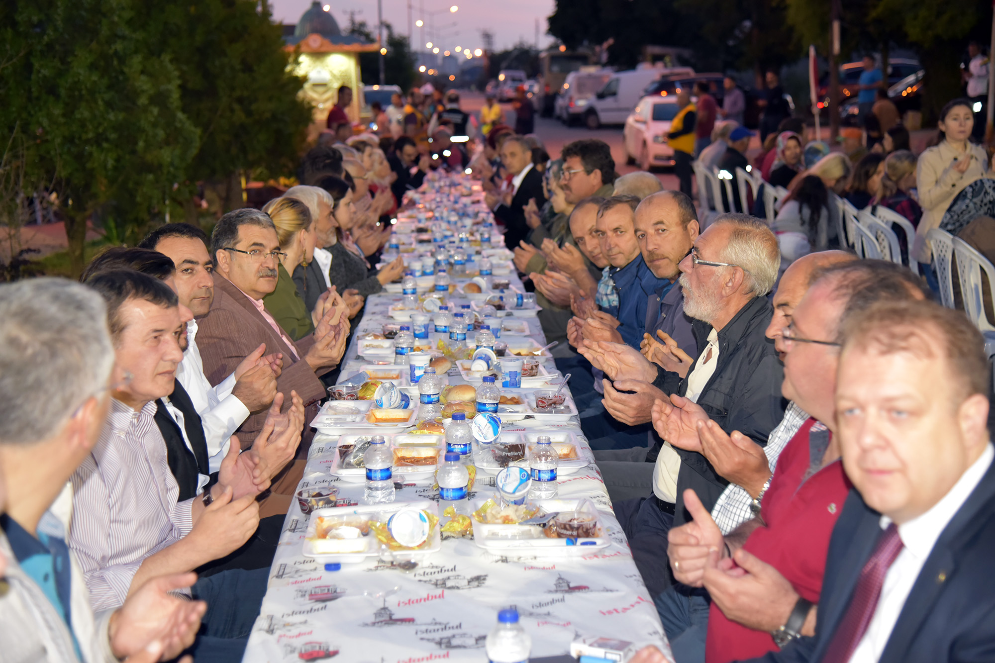 ftar Yemeimizi nerler Mahallemizde Dzenledik