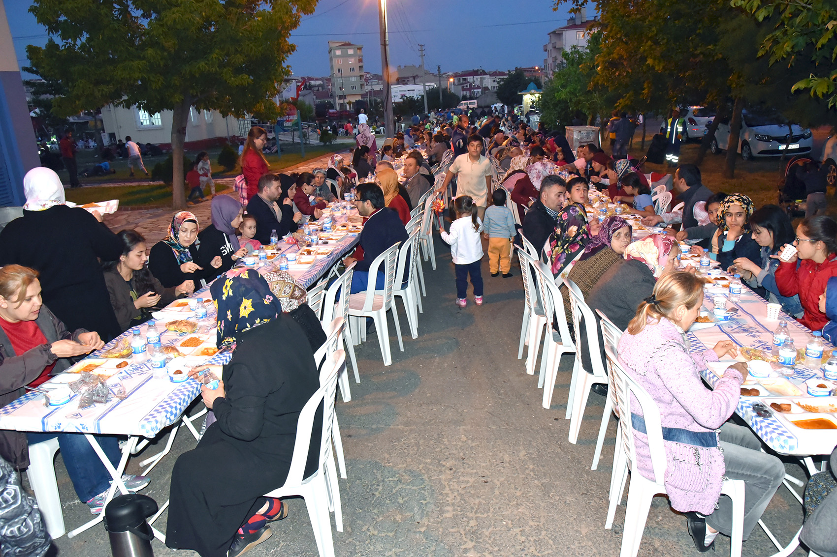 �ftar Yemekleri Hatip Mahallesi�nde Devam Etti