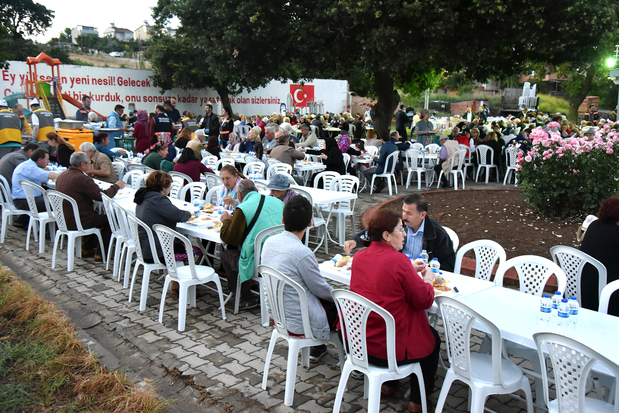 Belediyemizin Dzenledii ftar Yemekleri Devam Ediyor