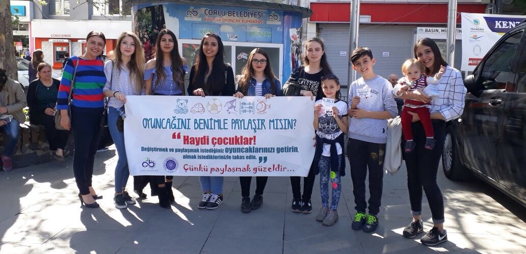 "Oyunca��n� Benimle Payla��r M�s�n" Kampanyas� S�r�yor