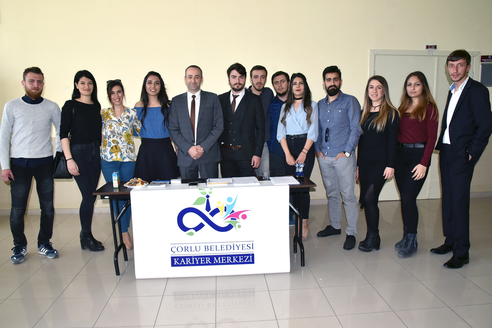 Kariyer Merkezimiz Kariyer G�nlerinde ��rencilerle Bulu�tu