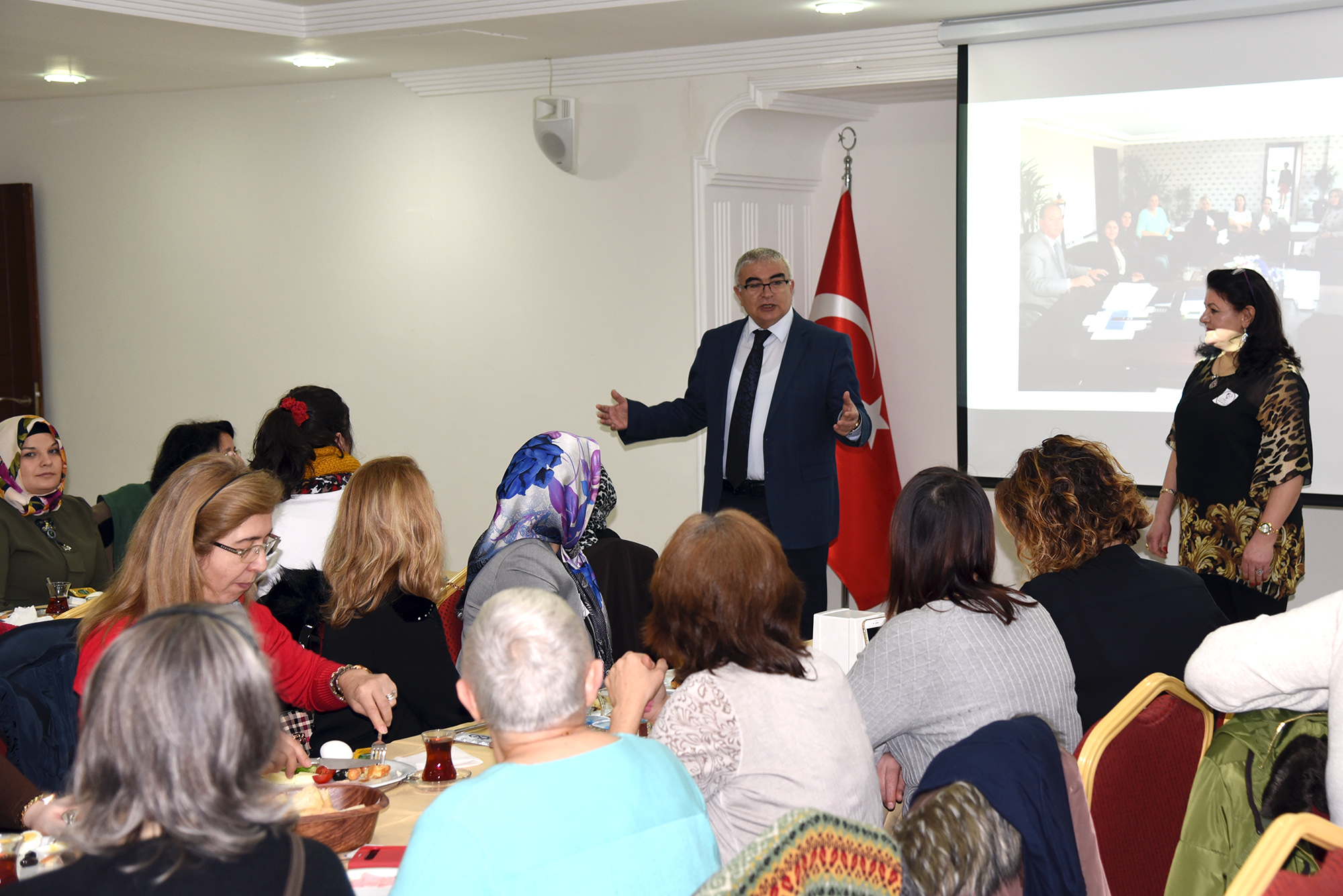 Ba�kan Baysan Kad�n Meclisi �yeleri �le Bir Araya Geldi