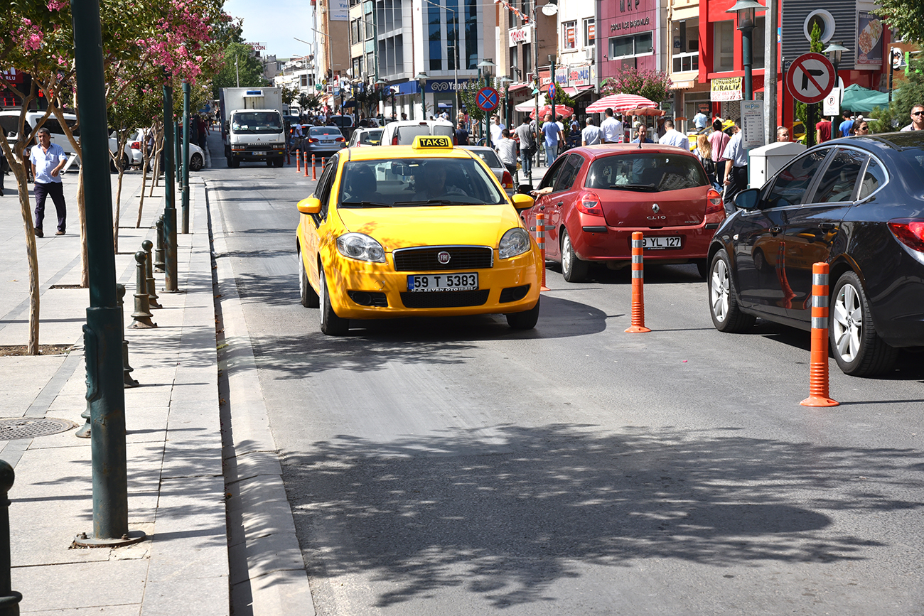 Omurtak Caddesi �ift Y�nl� Olarak Ara� Trafi�ine A��ld�