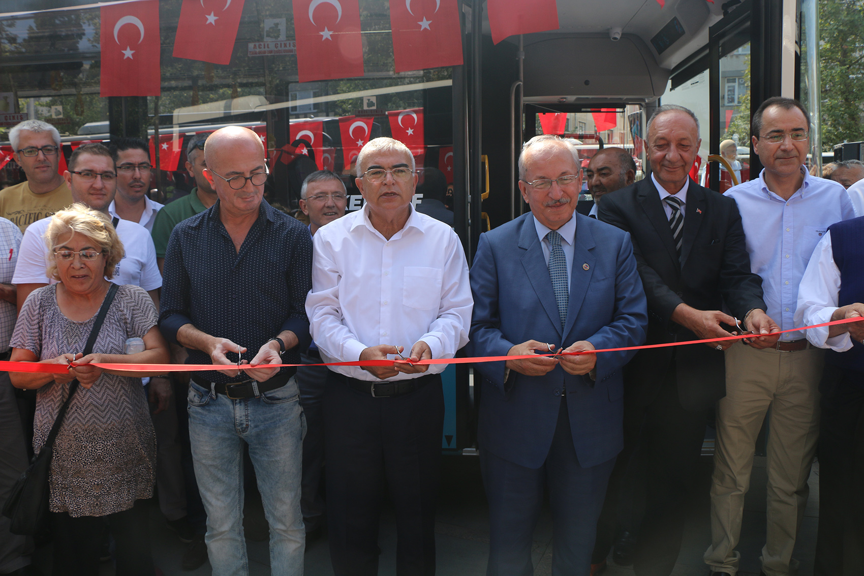 5 Yeni Otob�s T�renle Hizmete Girdi