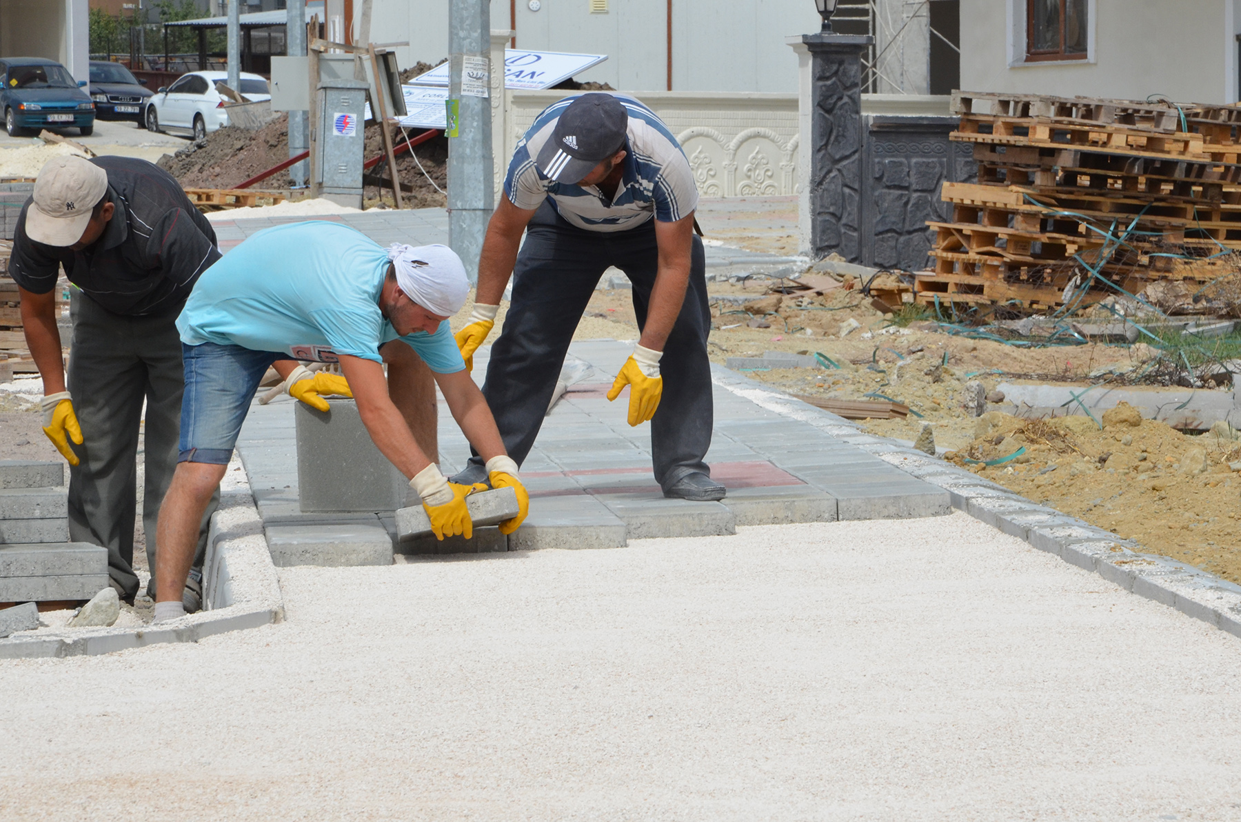 Kilit Ta�� ve Tretuvar �al��malar� S�r�yor