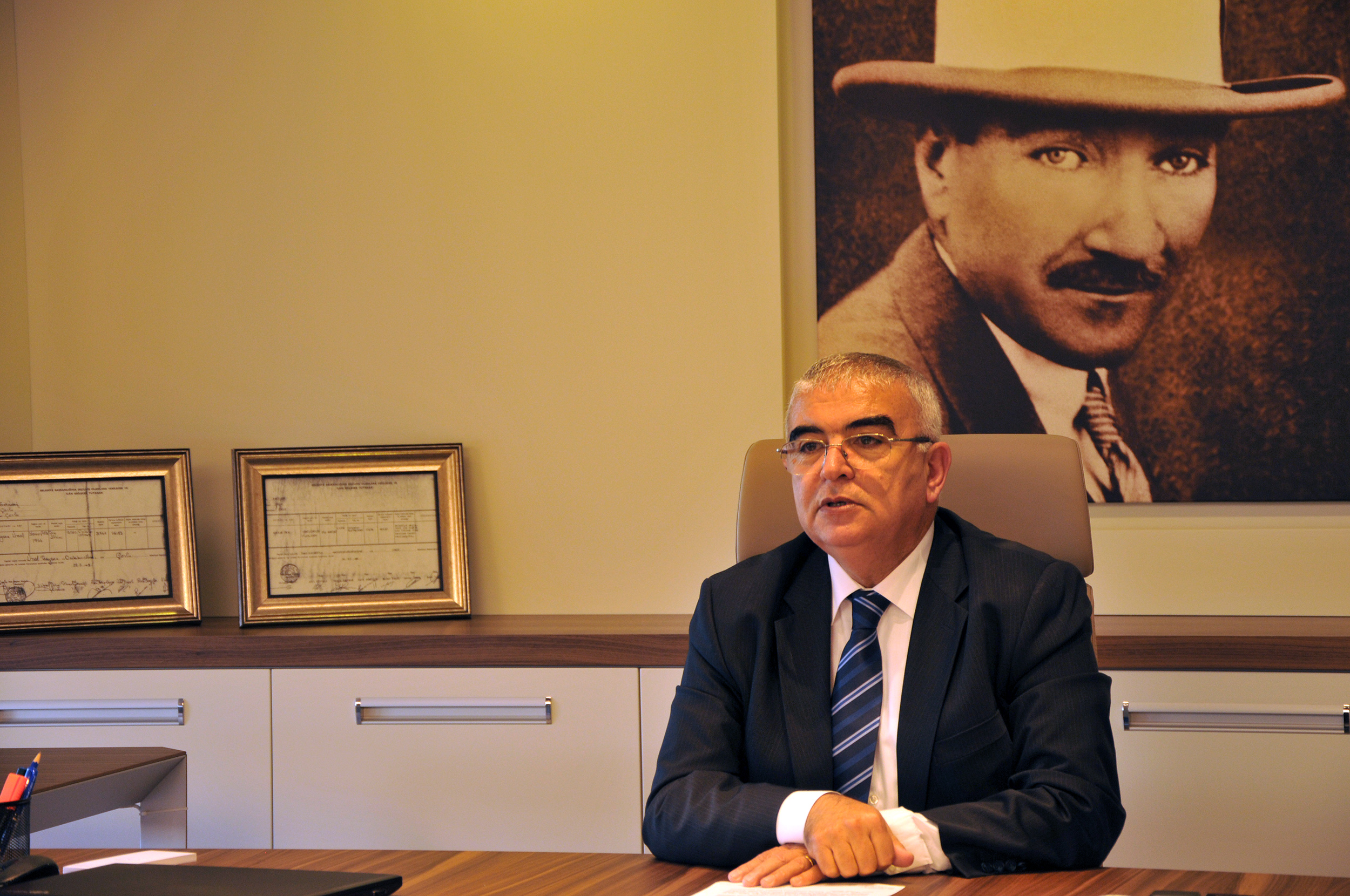 Bakan Baysandan Darbe Aklamas