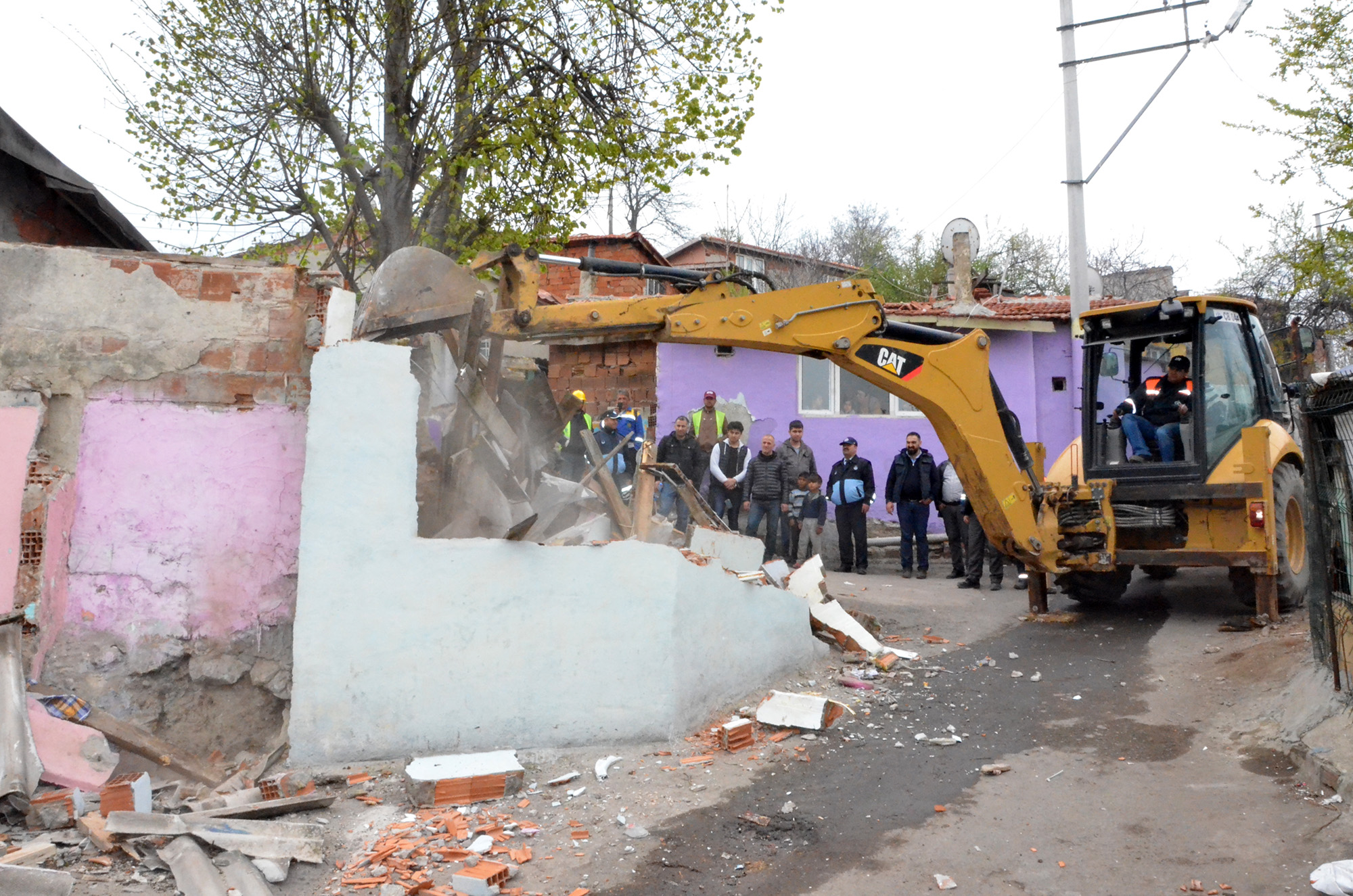 Uyu�turucu Madde Sat�lan ve Kullan�lan Yap�lar Y�k�ld�